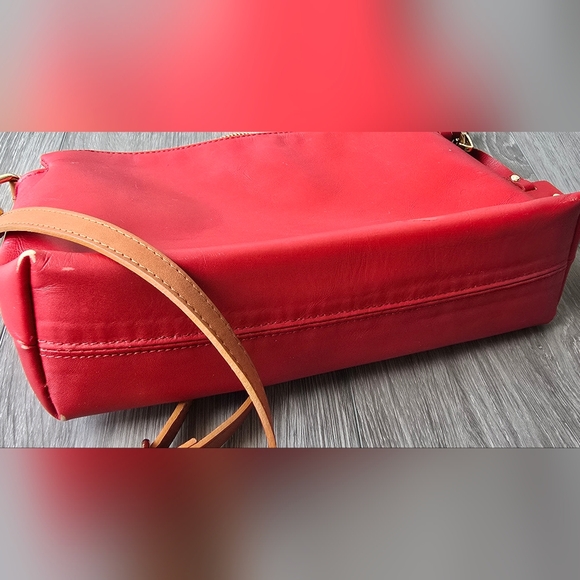 Valentina Italia Genuine Leather Red Crossbody Bag Made in Italy Gold Hardware - Picture 16 of 16